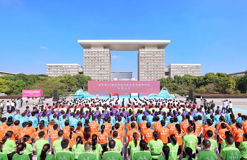 火炬?zhèn)鬟f︱中德的驕傲，傳遞亞運火炬——鄭書劍